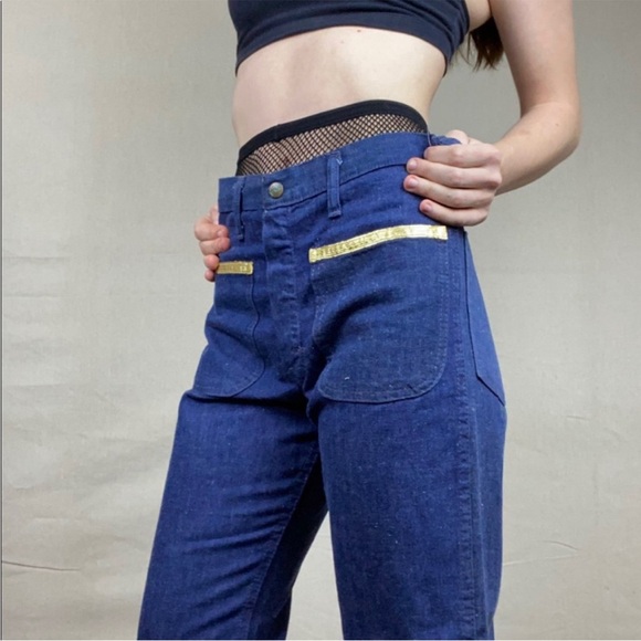 ❤️VINTAGE❤️ ELY jeans with gold accents and sequin American flags around bottom - Picture 3 of 11